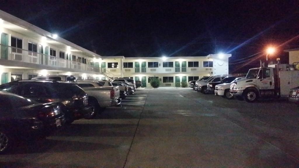 Desert Mirage Inn & Suites Нидлс Экстерьер фото