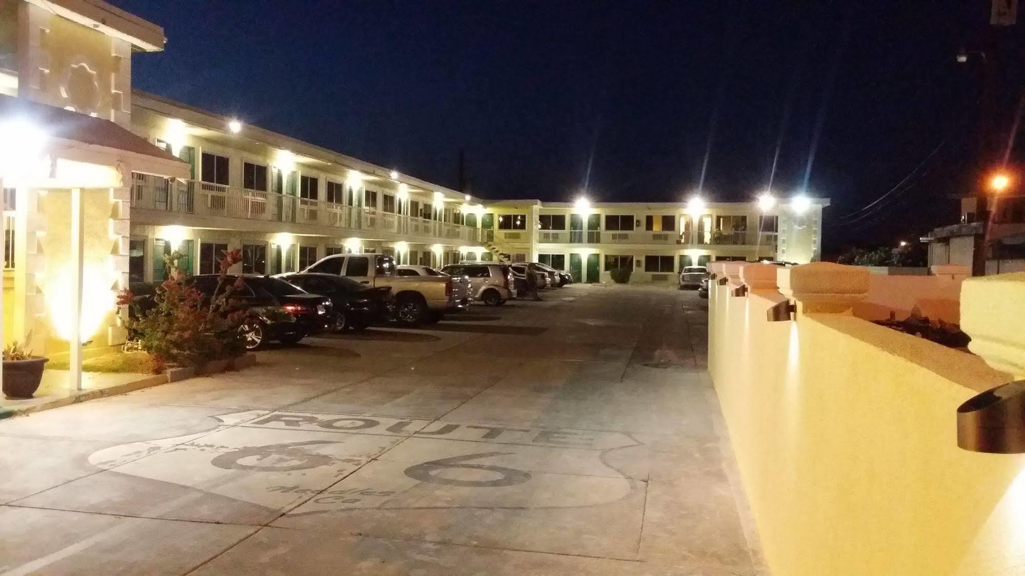 Desert Mirage Inn & Suites Нидлс Экстерьер фото