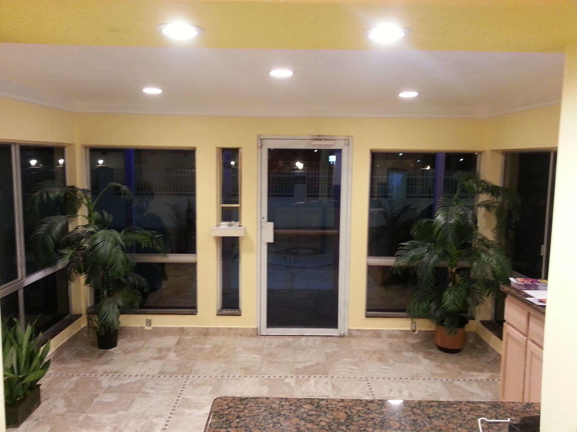 Desert Mirage Inn & Suites Нидлс Экстерьер фото