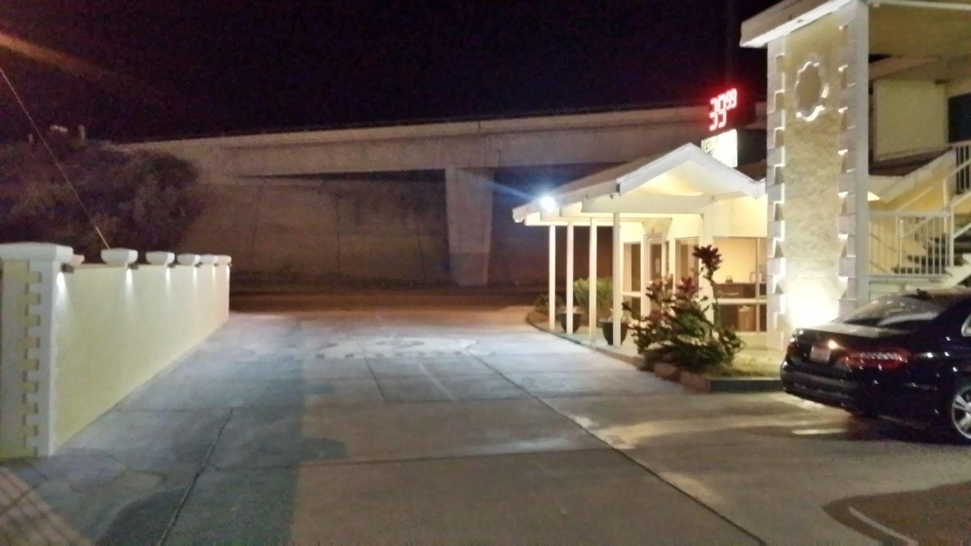 Desert Mirage Inn & Suites Нидлс Экстерьер фото